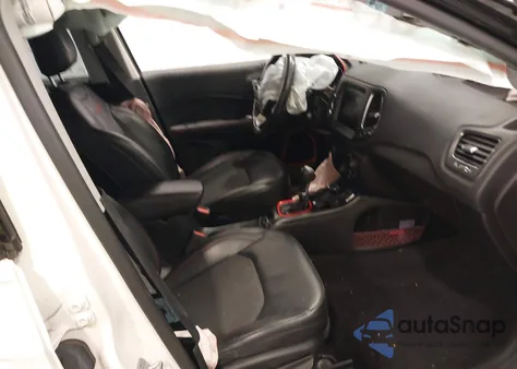 2019 Jeep Compass Trailhawk 4X4 z USA, uszkodzony, nr VIN 3C4NJDDB0KT856572